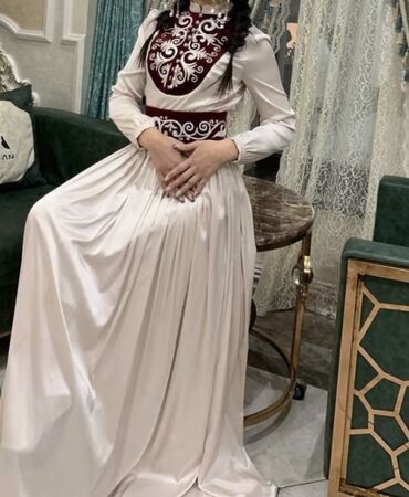 узбекское национальное платье: S (EU 36), M (EU 38)