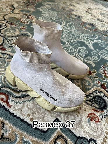 Вечерние платья: ВСЁ ЗА 5000 сом
Платье на кыз узатуу одевала только 1раз размер С-М — 16