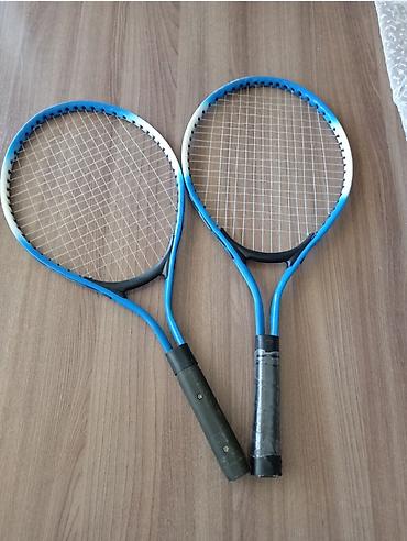 İki ədəd tennis raketi dəsti. Razin - Rəng: mavi-ağ çərçivə, qara