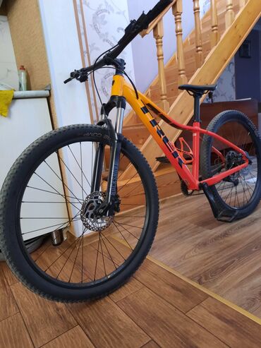 trek: İşlənmiş Dağ velosipedi Trek, 28", sürətlərin sayı: 11, Ünvandan götürmə