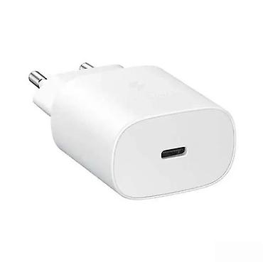 Adapteri i punjači za laptop: USB-C zidni punjač, kompaktan i lagan, bele boje. Ključne — 3