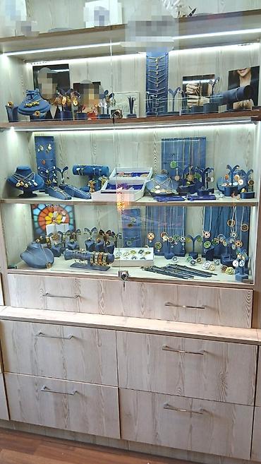 polka satilir: Shopping qalereyasının bağlanması ilə əlaqədar quraşdırılmış mebel — 1