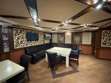 Restoran, kafelər: İçəri şəhər metrosunun yaxınlığında, 360 kv sahəsi olan (yarızirzəmi — 4