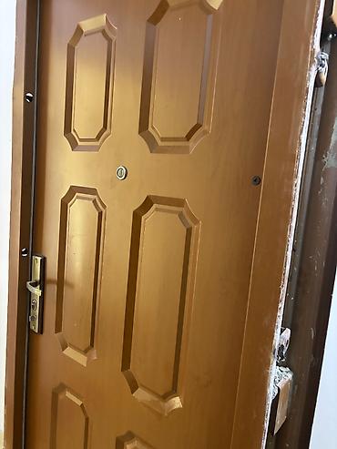 qapi demir qapi seyf qapi: Mənzil üçün İşlənmiş Giriş qapısı 90x205 sm Glazok ilə, Ünvandan götürmə — 2