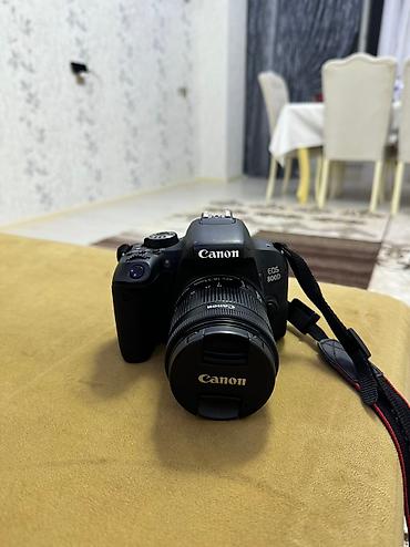 Fotokameralar: EOS 800D EF-S 18-55 IS STM Fotoaparat 650 azn-ə satılır.Demək olar — 8
