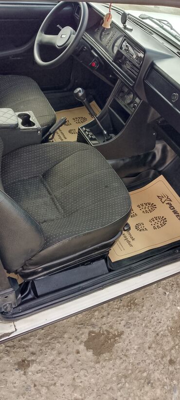 VAZ (LADA): LADA 2107 sedan – klassik ağ rəngli, 4 qapılı, arxa ötürücülü model — 8