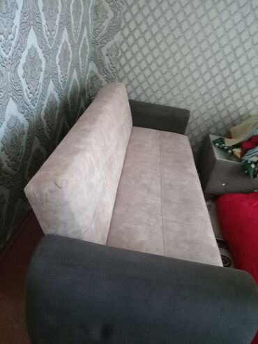 cay evi divanlari: Divan açilr. Tez kimdir