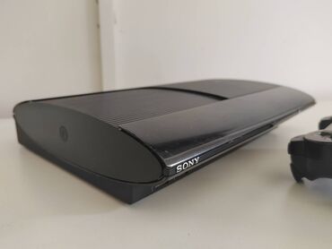 paket zenskih stvari ili na kom: Sony PS3 Superslim čipovan Sony PS3 superslim od 500GB, čipovan, u