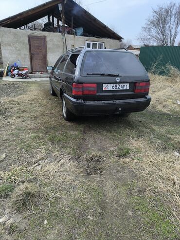 Volkswagen: Volkswagen Passat: 1993 г., 1.8 л, Механика, Бензин, Универсал