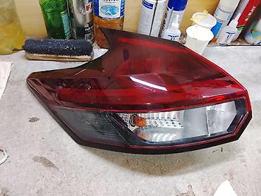 led lampalar: Nissan KİKS - Korpus: qırmızı və tünd rəngli şəffaf plastik - — 1