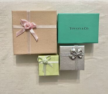 Подарочные упаковки: Коробочки для украшений подарочные В идеальном состоянии. На первом