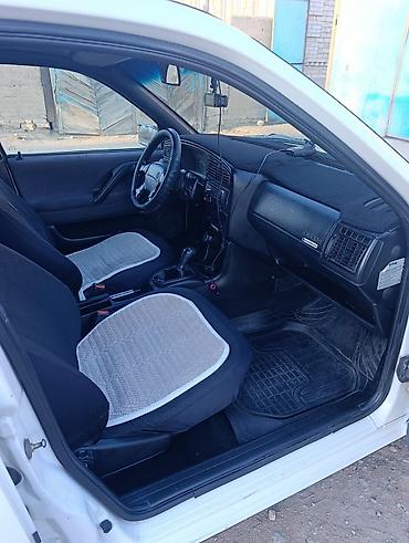 авто без прав: Volkswagen Passat CC: 1994 г., 1.8 л, Механика, Бензин, Универсал — 7