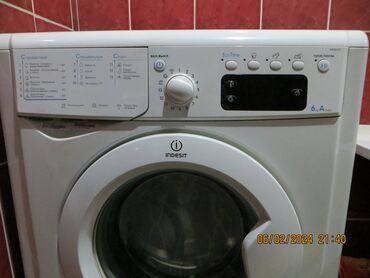 купить стиральную машину бу: Стиральная машина Indesit, Б/у, Автомат, До 6 кг, Компактная
