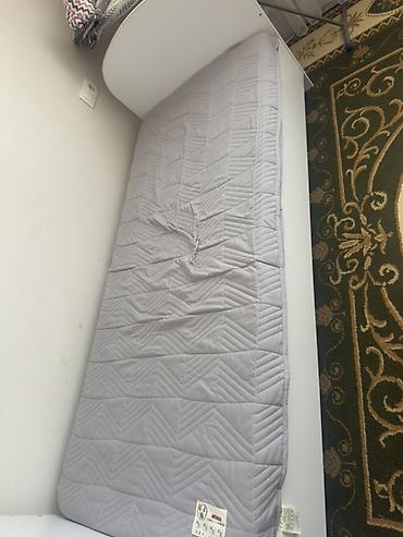 Односпальная кровать с матрасом и наматрасником. - Размер спального