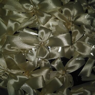 Svadbena oprema: Cvetna traka za kosu sa velom, idealna za posebne prilike. Traka je — 44