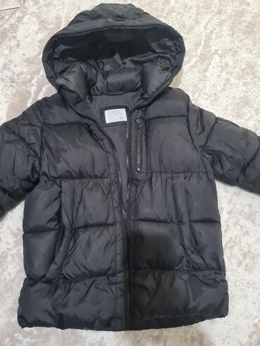 mantil crni: Zara decija zimska jakna, u dobrom stanju. Veličina 128 za 8 god