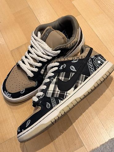 Patike: Nike SB Dunk Low “Travis Scott” – patike sa karakterističnim bandana i — 1