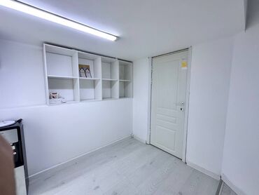 Магазины: Продаю Магазин В жилом доме, 111 м², Свежий ремонт, Отдельный вход, Цокольный этаж этаж — 18