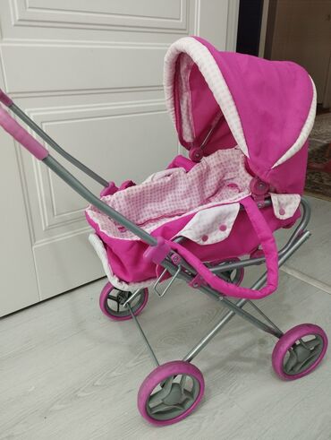 детская коляска с куклой: Продаются "коляска кукольная" цвет малиновый,переносная сумка для