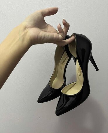 crna cipkana haljina i cipele: Salonke, 39.5