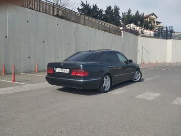 Mercedes-Benz: Mercedes-Benz E-Class: 3.2 l | 2000 il Sedan — 7