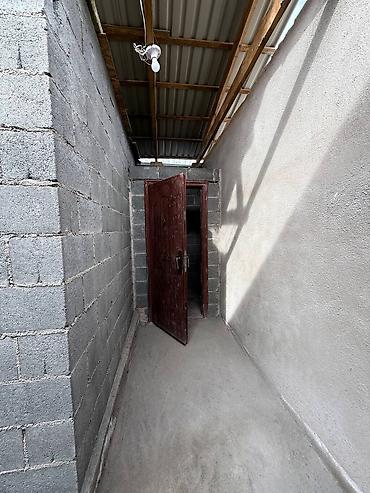 Продажа коттеджей и домов: Продаётся двухэтажный кирпичный дом с ограждённым участком и отдельной — 10