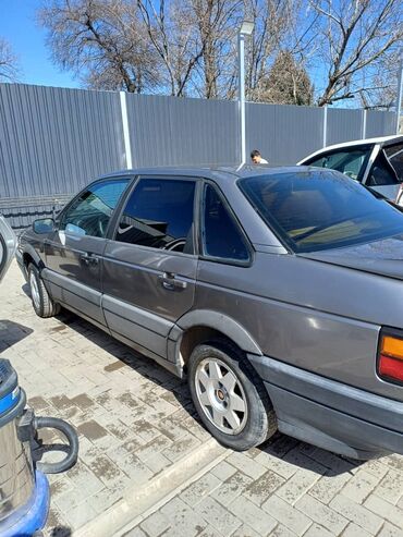 фольсваген: Volkswagen Passat: 1990 г., 1.8 л, Механика, Бензин, Седан