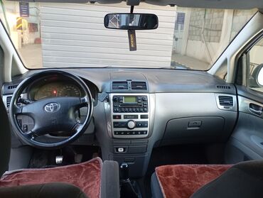 Toyota: Toyota Avensis: 2001 г., 2 л, Механика, Бензин, Минивэн — 9