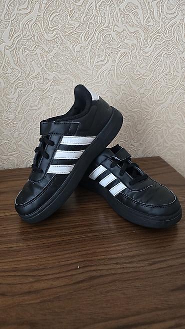 qara kepka: Rəng - Qara Krossovkalar, Adidas, Ölçü: 32, Uniseks — 1