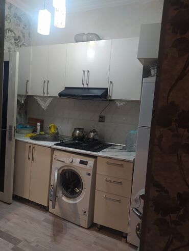 Günlük kirayə mənzillər: Ehmedli metroya yaxin ev kiraye verilir metroya 200 metre.evde