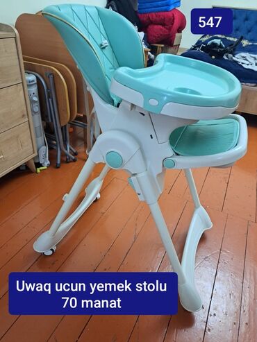 baş ortuyu: Uşaqlar üçün nəzərdə tutulmuş, tənzimlənə bilən yemək stolu. Açıq mavi