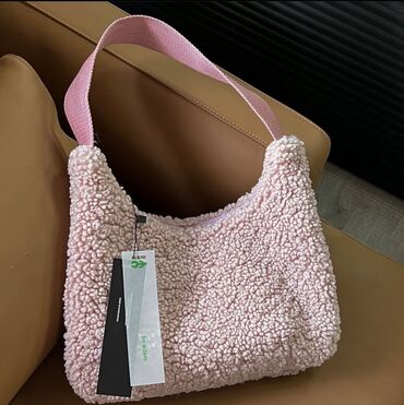 розовый клатч: Сумка Тедди в идеальном состоянии за 490 сомов, цвет пыльно-розовый с