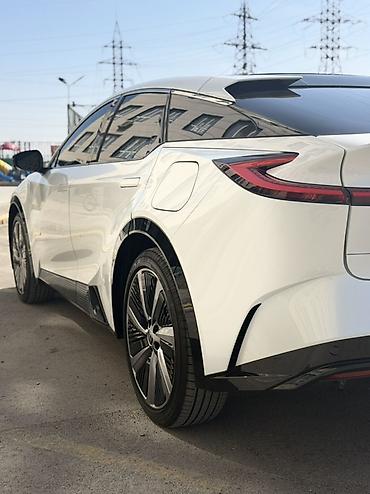 Toyota: Toyota bZ3: 2026 г., Автомат, Электромобиль, Лифтбек — 6