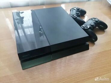 PS4 (Sony PlayStation 4): Продается ps4 fat на 500 гб Имеется 4 джойстика (2 новые ) Состояние