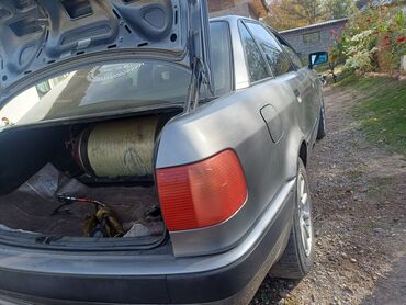 бнв машина: Audi 80: 1994 г., 2 л, Механика, Газ, Седан
