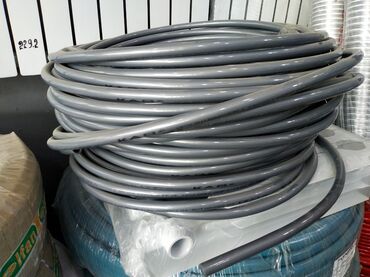 Generatorlar: Kabel kanalı, elektrik naqillərini və ya digər kabelləri qorumaq və