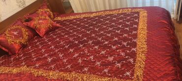 Örtüklər: Yataq üçün Qaşlı rəng - Qırmızı Yataq örtüyü -da lalafo.az — 9 Örtüklər: Yataq üçün Qaşlı rəng - Qırmızı Yataq örtüyü — 9