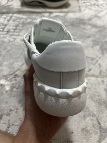 кожаные балетки: Носил 2 недели Кроссовки Valentino Garavani Rockstud Untitled -