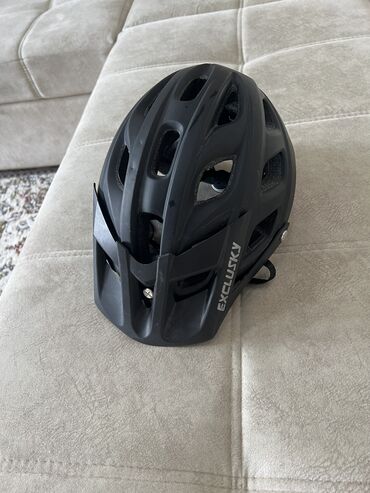 Шлемы: Продаю защитный шлем, состояние поучит новое. Прошу 1000