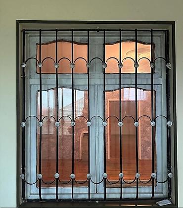 Barmaqlıqlar: Pəncərələr üçün qızılı rəngdə, dəmir barmaqlıqlar. Dekorativ — 7