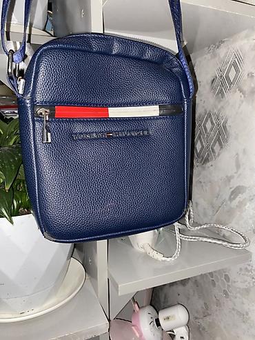 samsung galaxy а6: Сумка через плечо Tommy Hilfiger, темно‑синяя - Формат: компактная — 2