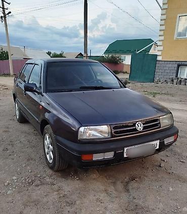 Унаа: Volkswagen Vento: 1995 г., 1.8 л, Кол менен иштөөчү, Бензин, Седан — 2