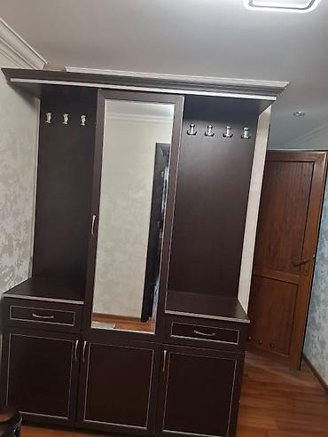 gülçü: İşlənmiş, 4 qapılı, Güzgülü, Qəhvəyi, Açılan, Düz dolab — 1