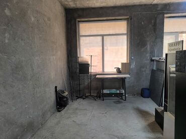 Mağazalar: Nesimi metrosunda Heyder Mescidinin yaxınlığında 80 kv metr ANBAR — 5