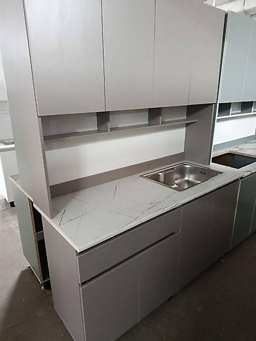 silver kitchen: Кухонный гарнитур в современном минималистичном стиле. - — 1