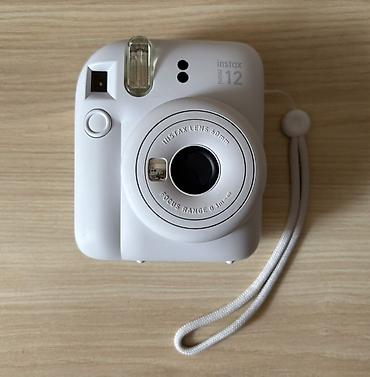 jack e4: Instax mini 12 — компактная камера моментальной печати. В идеальном — 1