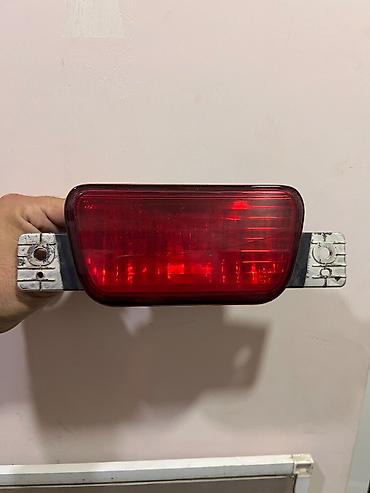 mitsubişi pajero: Pajero arxa duman isigi,ortasinda nazik cati var — 1