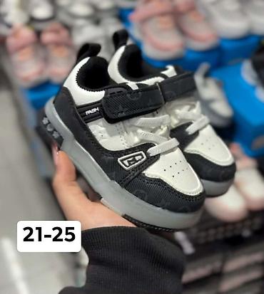 Patike: 02. Dečije patike – veličine: - 20–25 (model 1–3) - 21–25 (model 4) — 6