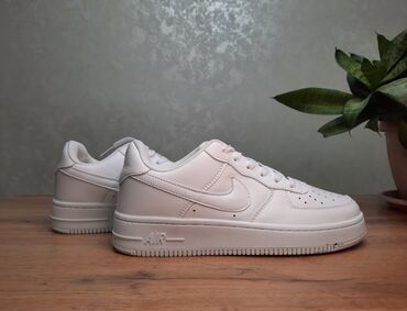 спортивная обувь: Nike air force, 43 размера продаю срочно