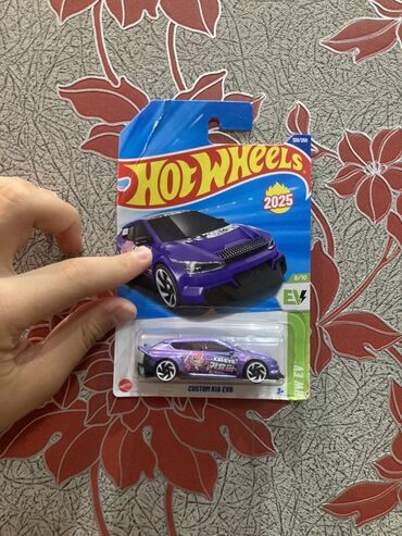 Avtomobil modelləri: Məhsul: Hot Wheels die-cast maşınları – EV mövzusu Dəst tərkibi: - — 17